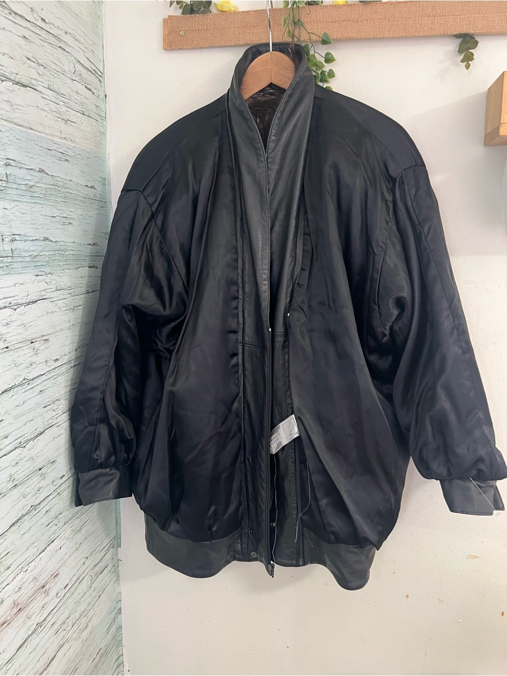 Saga Fox Fur Coat Vintage/ Leather Sleeves/ Canada/ Clean/ Like New - Picture 11 of 14